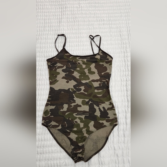 Zenana Outfitters Camo Bodysuit Size S - Picture 13 of 13